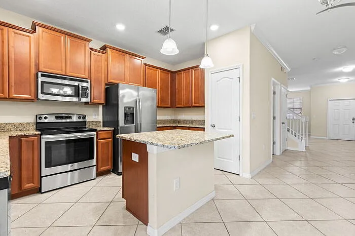 3 bed, 2.5 bath, 1787 sqft, $2,200 — Photo 3