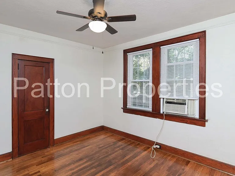 822-824 Cedar Terrace - Inside CofC - R16404-08-23 — Photo 9