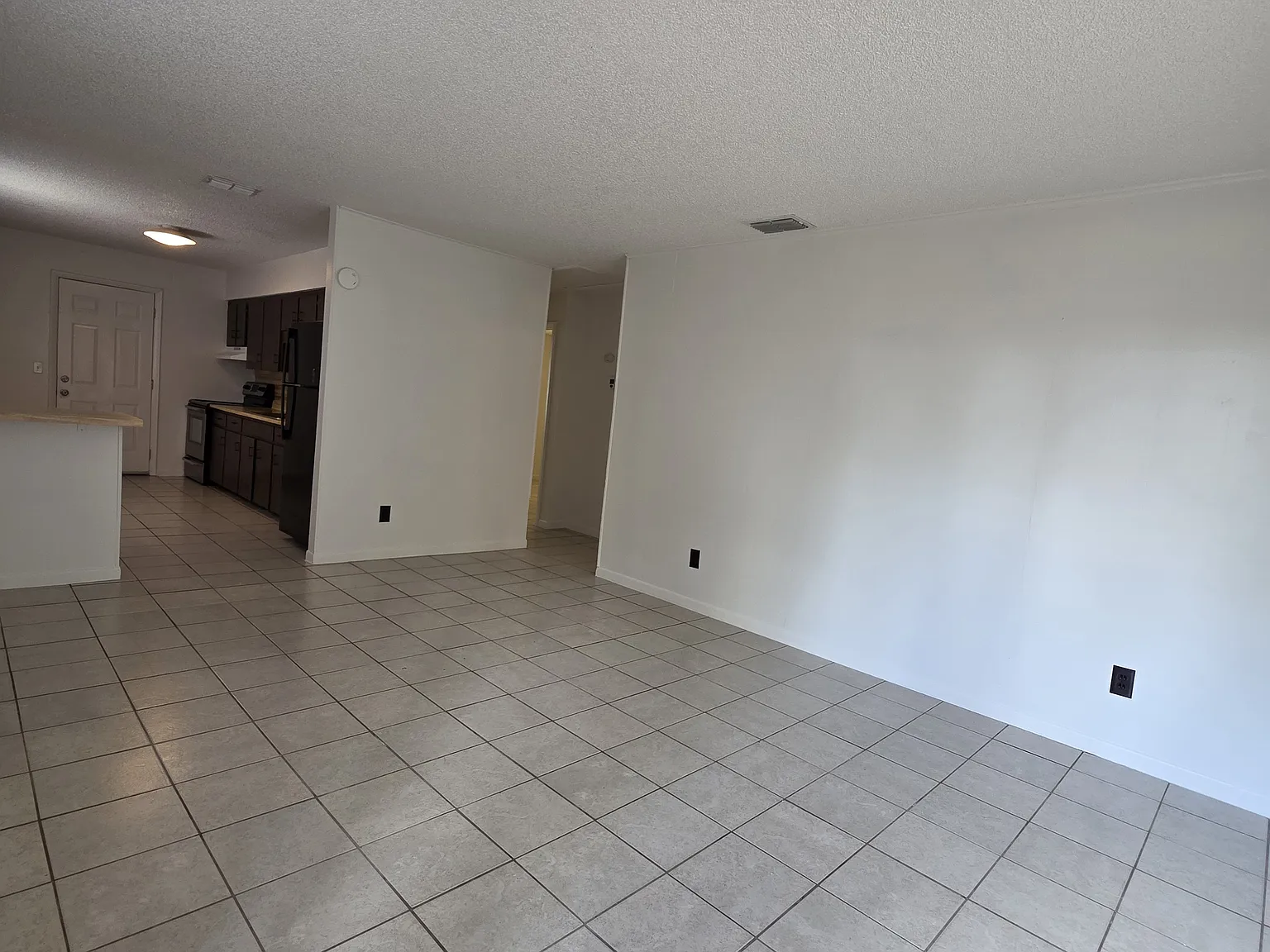 2 bed, 825 sqft, $1,300 — Photo 2
