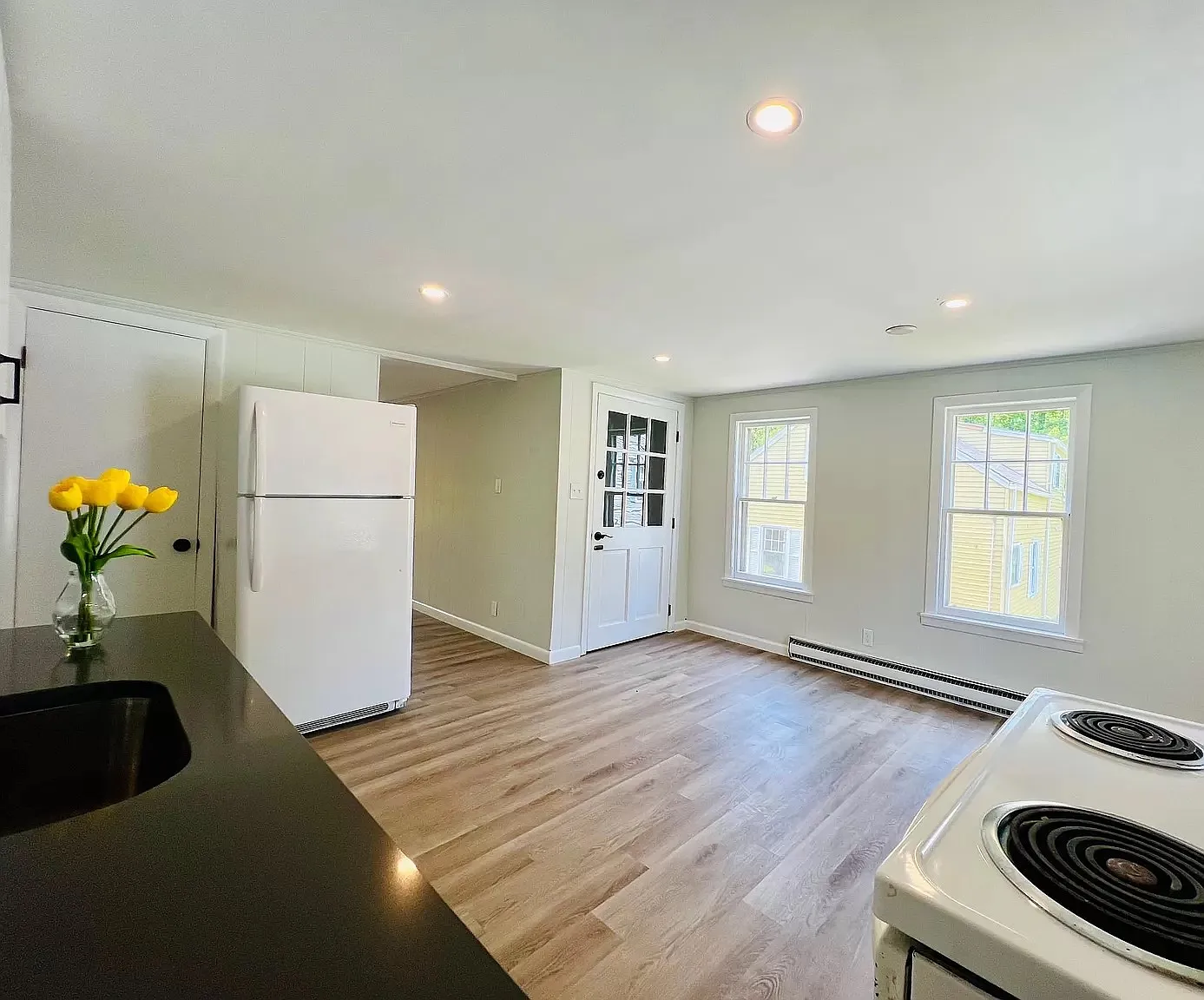 2 bed, 1000 sqft, $2,000 — Photo 4