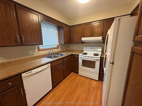 17th image of 6141 Wildrose Cres
