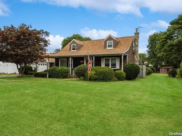90 Floral Avenue, Bethpage, NY 11714