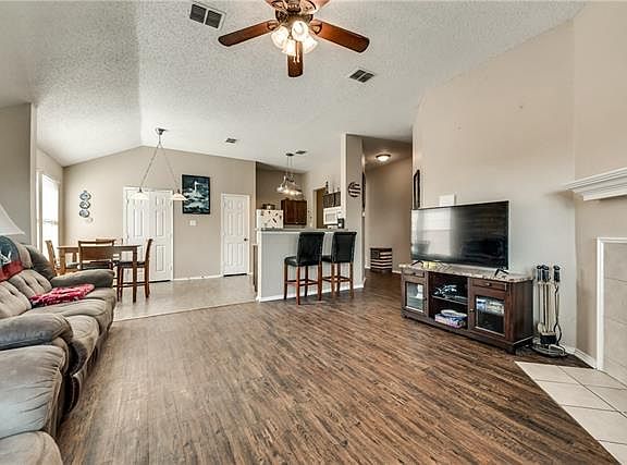 4th image of 1106 Cumberland Dr