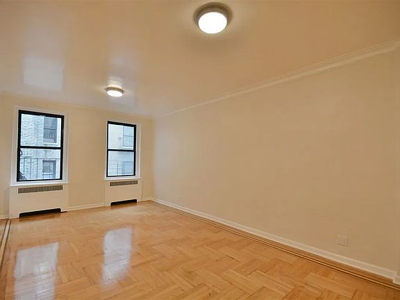 3rd image of 910 Sheridan Ave APT 4K