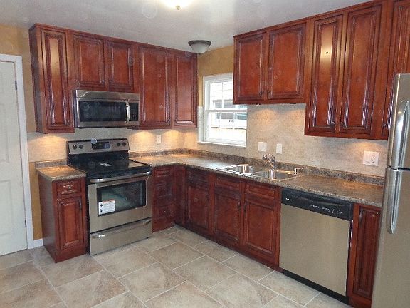 3rd image of 759 Woodyhill Dr