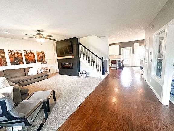 3rd image of 172 Struthers Pl