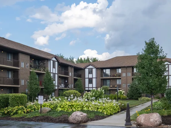 915 N York St APT 304, Elmhurst, IL 60126