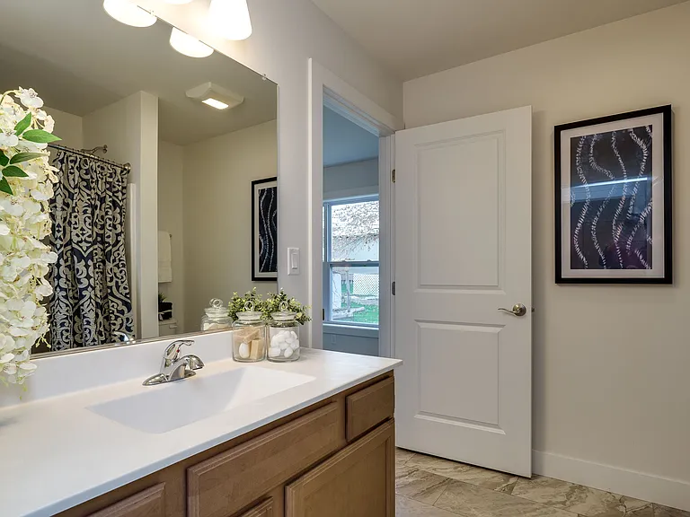 211 Jefferson St — Photo 14