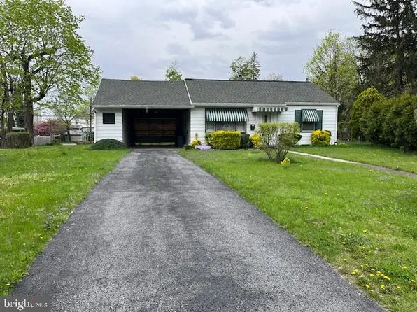 2040 Briggs St, Harrisburg, PA 17103