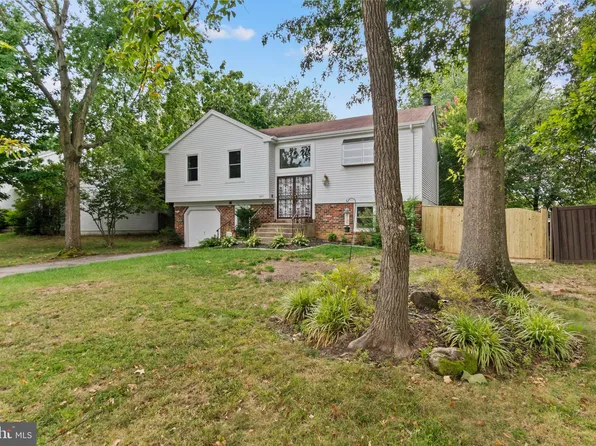 6211 Caryhurst Dr, Fort Washington, MD 20744