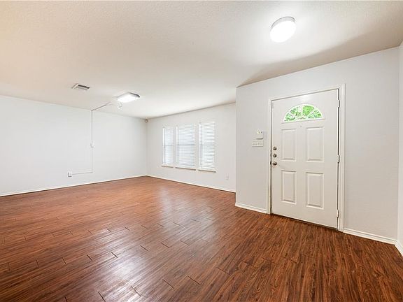 3rd image of 1501 Shady Creek Trl