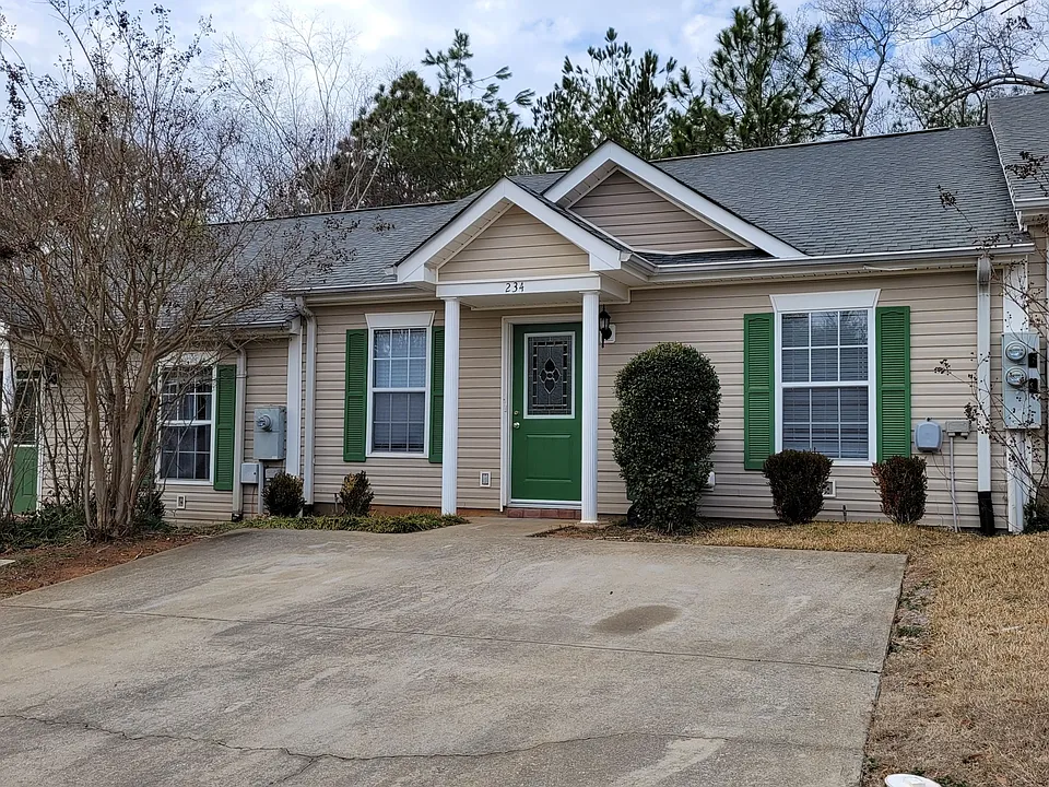 234 New Haven Ln SW