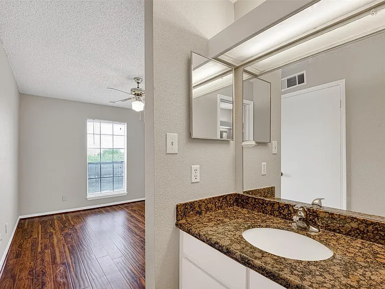 2121 Hepburn St #1112 — Photo 17