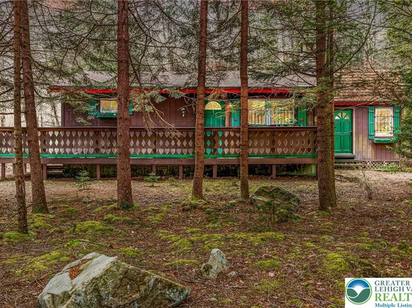 5211 Fir Ln, Pocono Summit, PA 18346