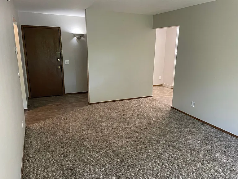 Executive East Apartments — Photo 10