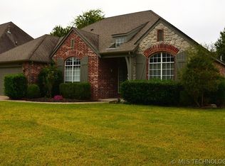 1900 S Dogwood Pl, Broken Arrow, OK 74012