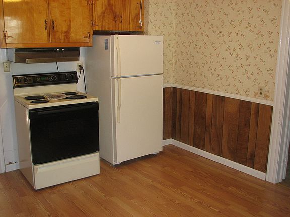 1st Fl Kitchen w/new floor