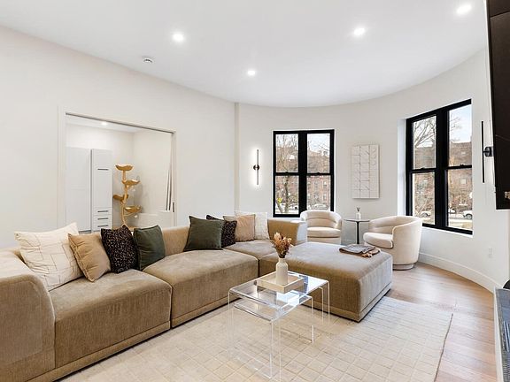 3rd image of 382 Commonwealth Ave APT 24