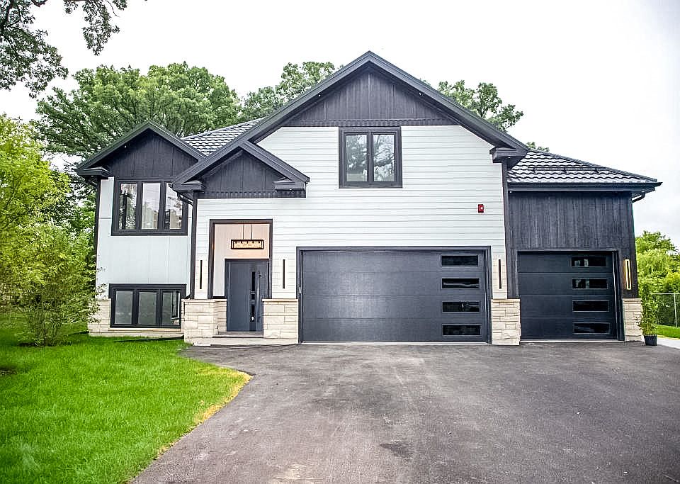 1st image of 9517 Forest Pl