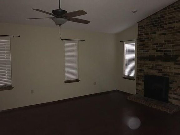 4th image of 1401 W Country Club Blvd