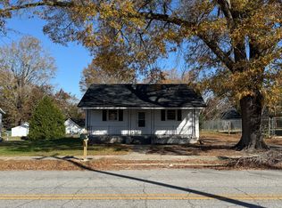 459 Woodruff St, Woodruff, SC 29388