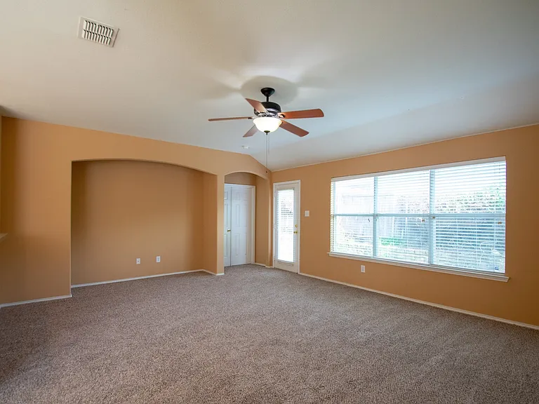 3725 Sapphire St — Photo 11