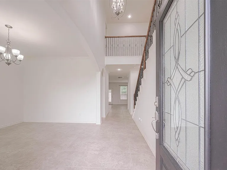2261 Oak Circle Dr N — Photo 10