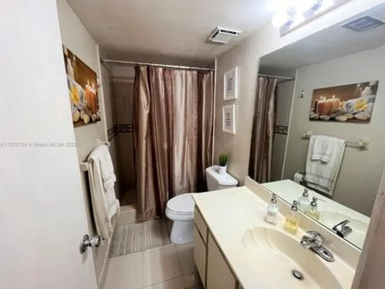 112 Lake Emerald Dr #309 — Photo 8
