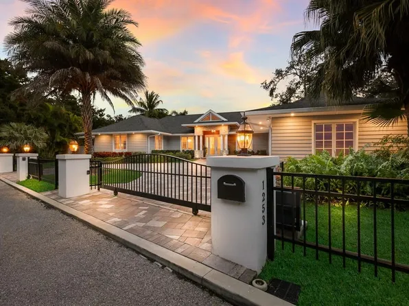 1253 N Basin Ln, Sarasota, FL 34242