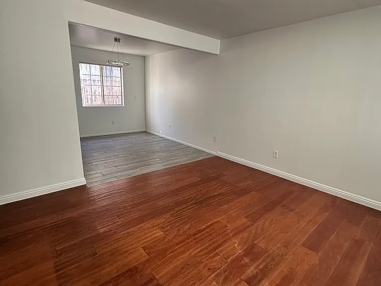 1827 N Mariposa Ave — Photo 1