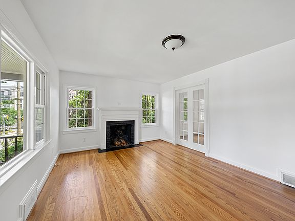 4th image of 2924 Oberlin Rd
