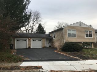4 Cobblestone Ct, Howell, NJ 07731