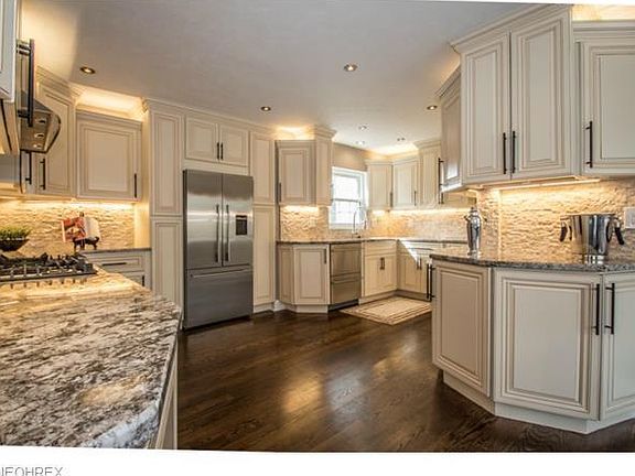 3rd image of 3137 Fox Hollow Dr