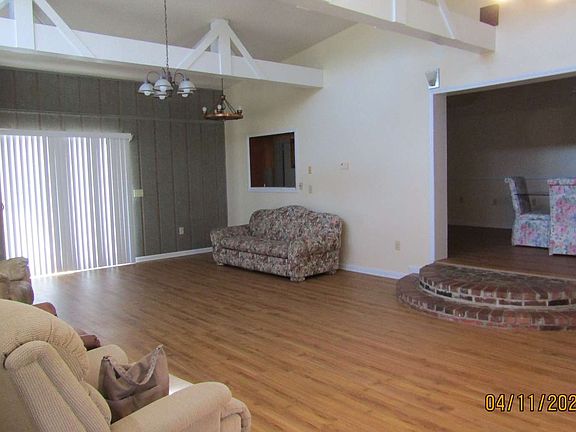 2nd image of 412 SE Lehigh Ln