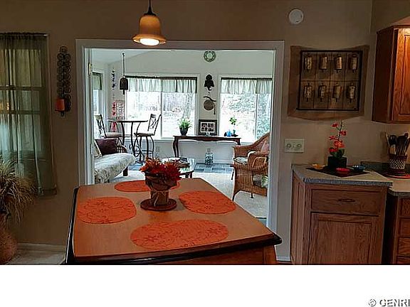 4th image of 7694 Tamarack Ln
