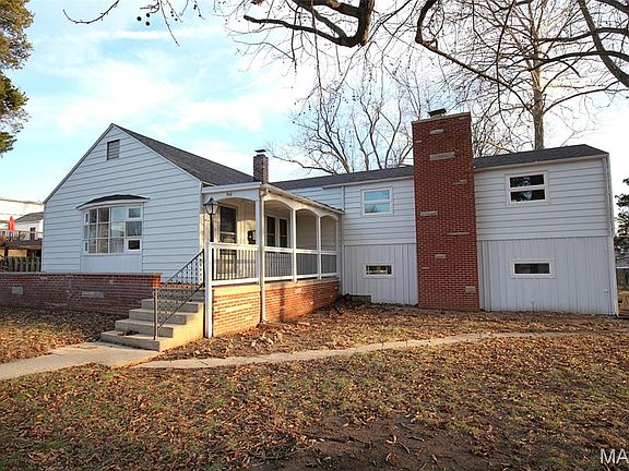 3rd image of 906 W Jackson Ave