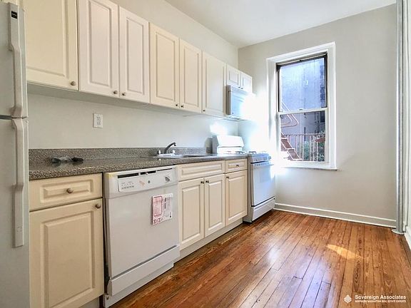 3rd image of 106 Pinehurst Ave APT B32