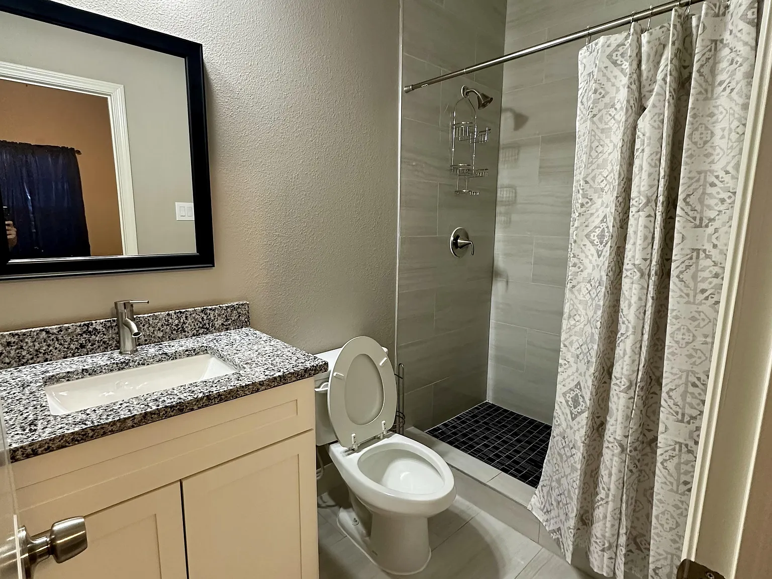 4 bed, 4.0 bath, 2200 sqft, $1,027 — Photo 4