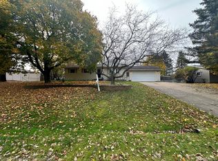 1725 Carriage Ln, Lapeer, MI