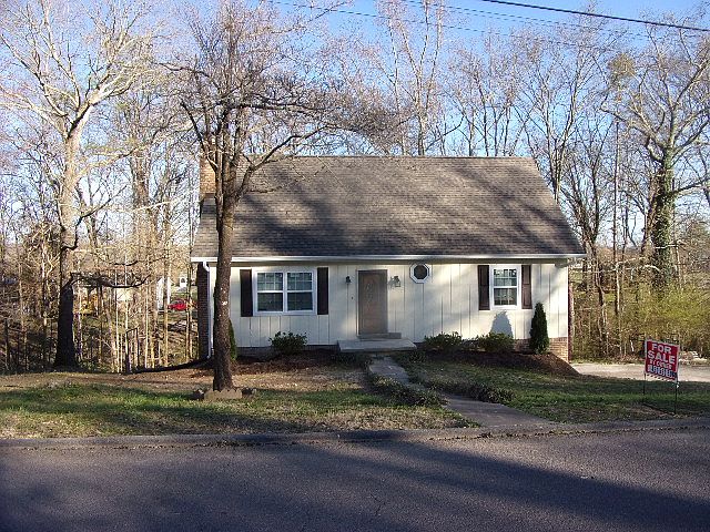 2nd image of 4705 Pebble Brook Cir NE