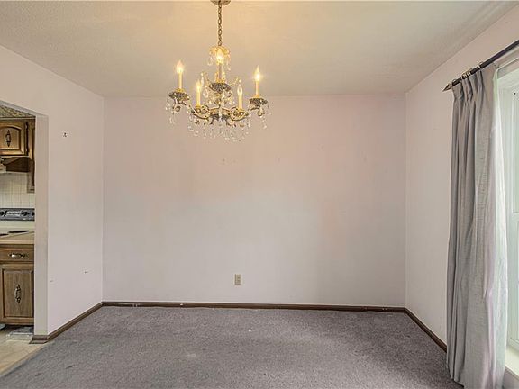 5th image of 7065 Waverly Ct