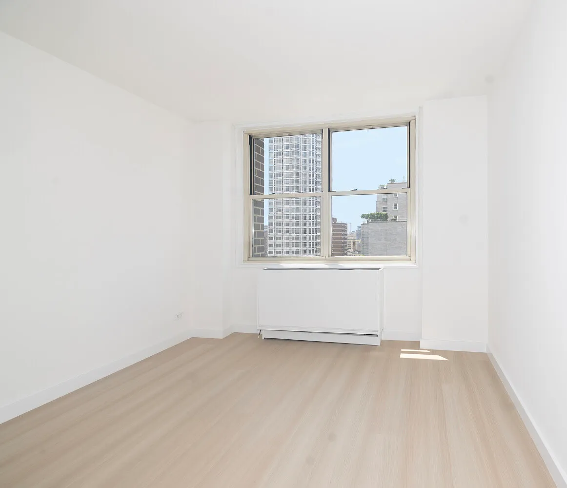 166 East 34th Street — Photo 4