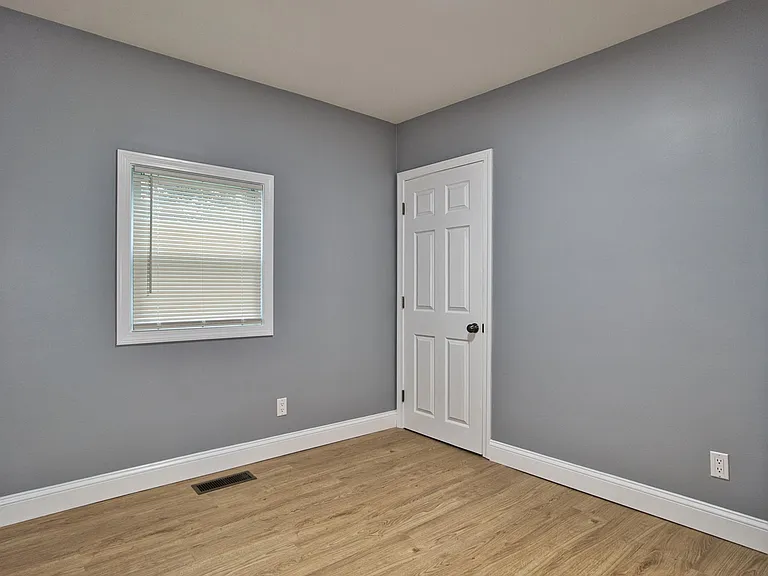 2753 Pleasant St #1 — Photo 37