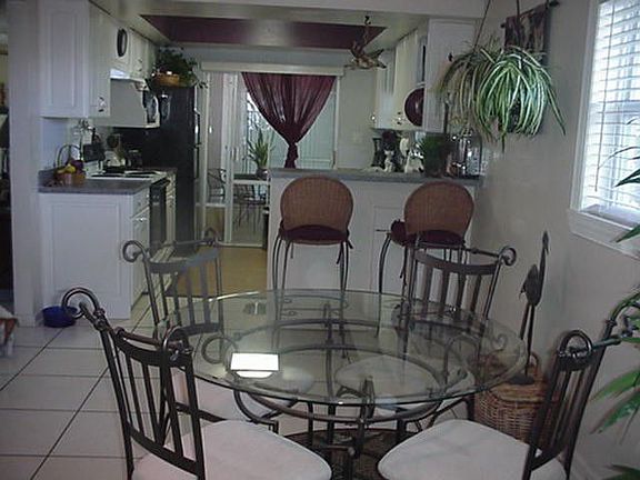 Kitchen dinning area