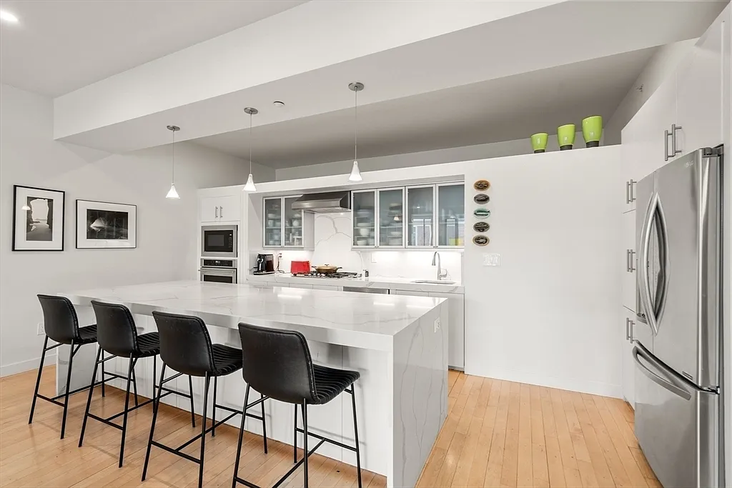 2 bed, 2.5 bath, $3,900 — Photo 3