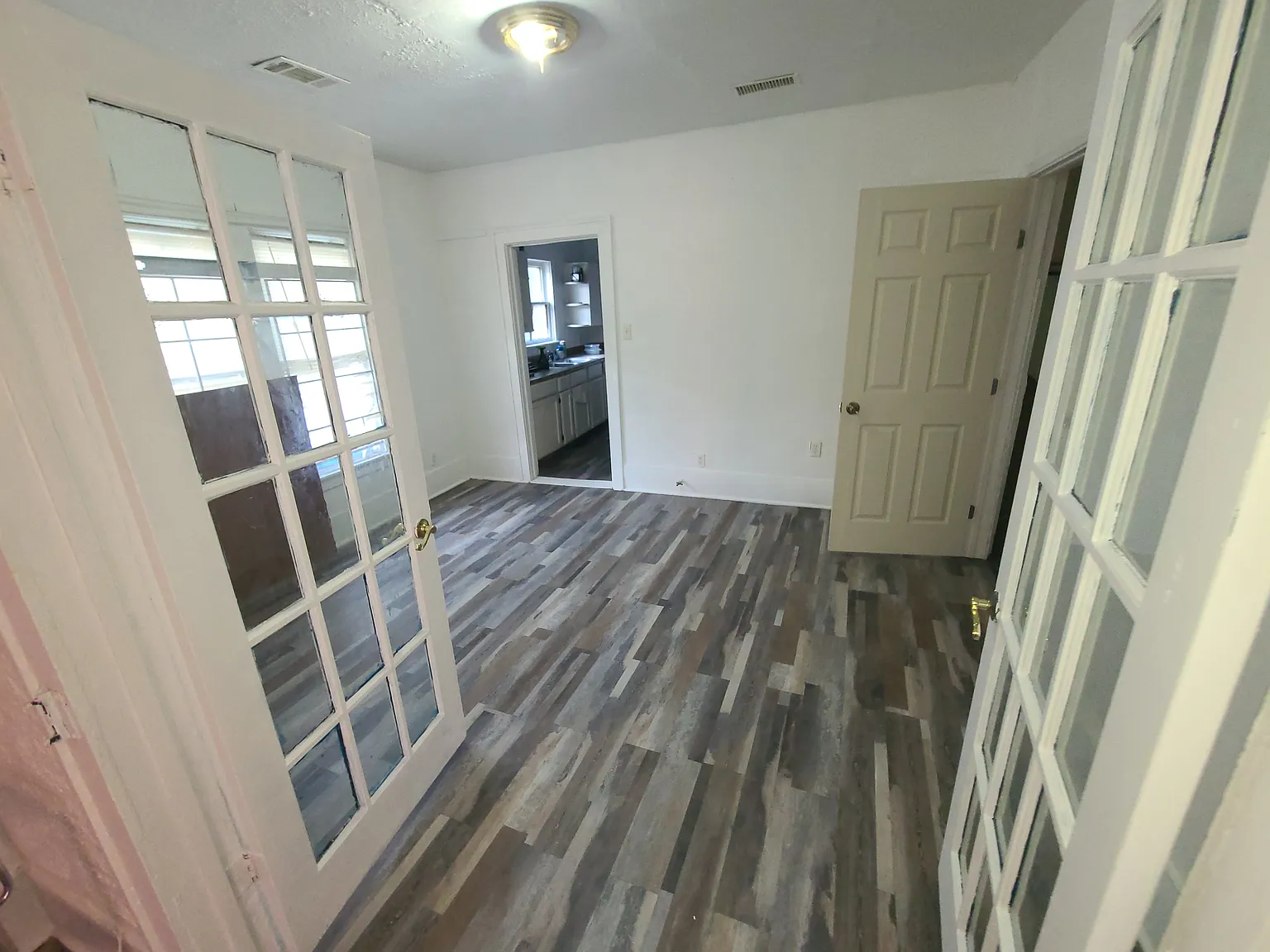 917 W Clarendon Dr — Photo 1