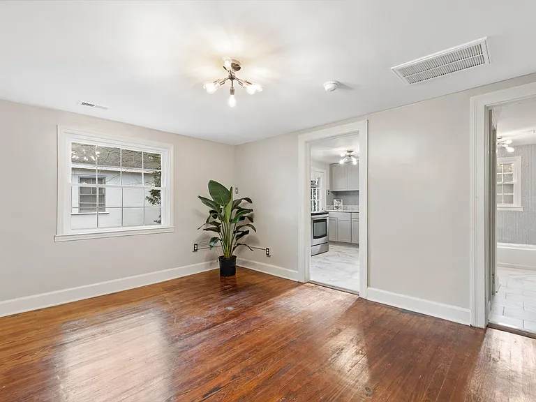 1105 SW Sauls St — Photo 7