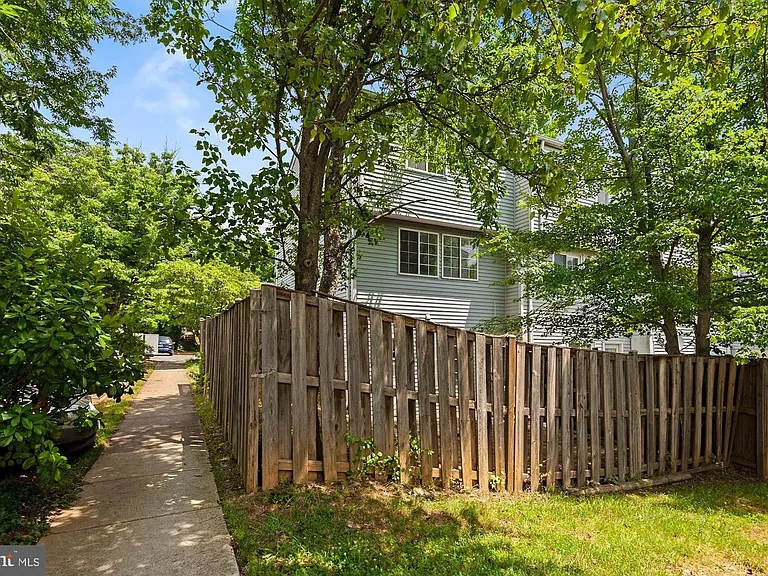 2853 Middleboro Dr — Photo 17