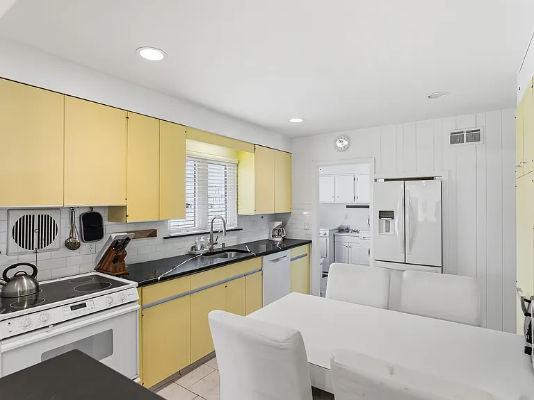8111 Atlantic Ave — Photo 14