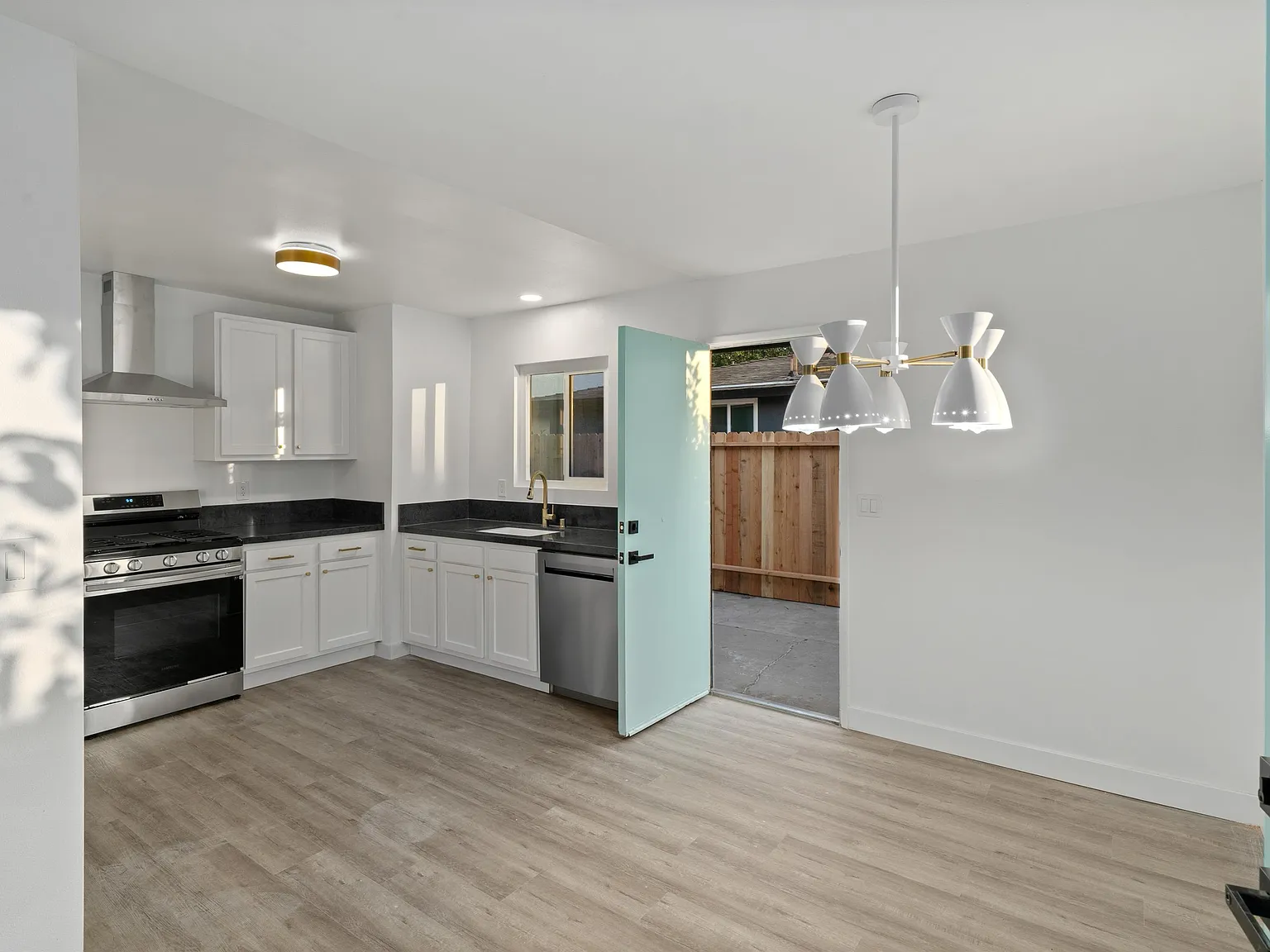 592 Hamilton Street - C — Photo 2